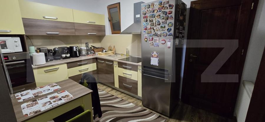 Apartament cu 3 camere semidecomandat, mobilat în Central