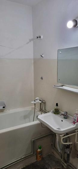 Apartament cu 4 camere semidecomandat în Central