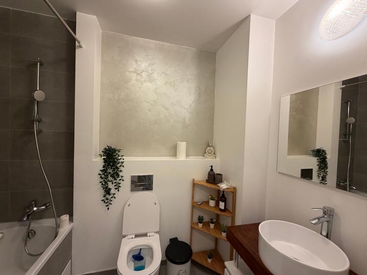 Apartament cu 3 camere decomandat în Domenii