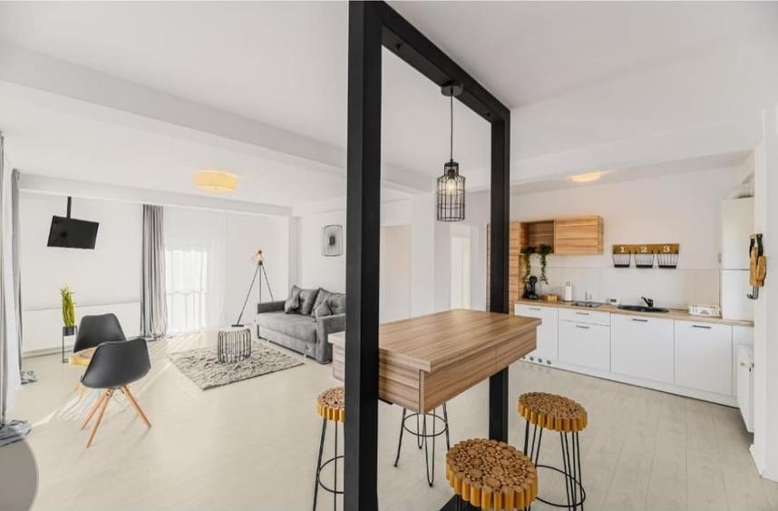 Apartament cu 2 camere decomandat în Centrul Istoric