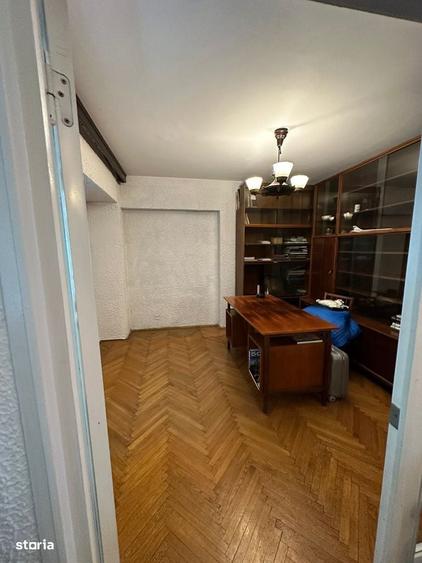 Apartament cu 4 camere decomandat în Victoriei
