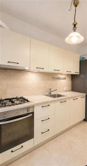 Apartament cu 3 camere semidecomandat, mobilat în Floreasca