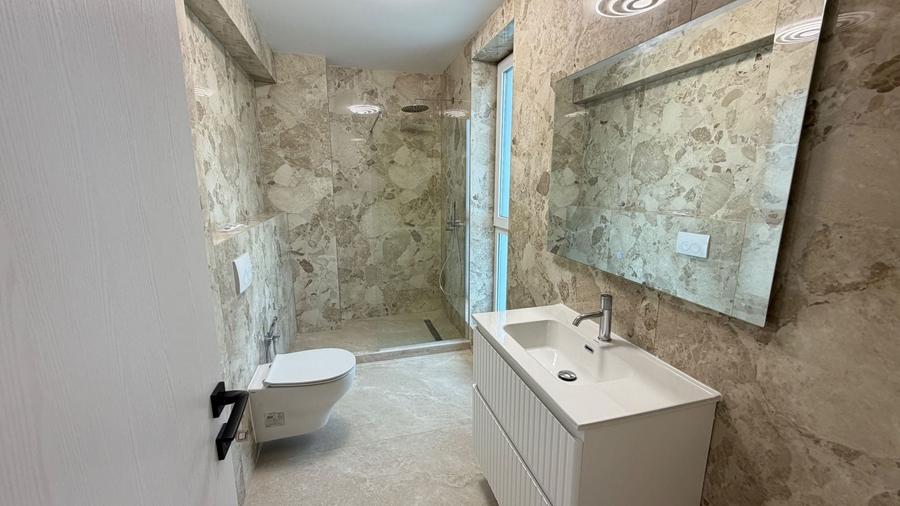 Casă individuală cu 5 camere cu Canalizare în Pipera