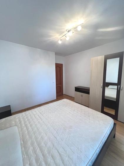 Apartament cu 3 camere decomandat, mobilat în Cetate