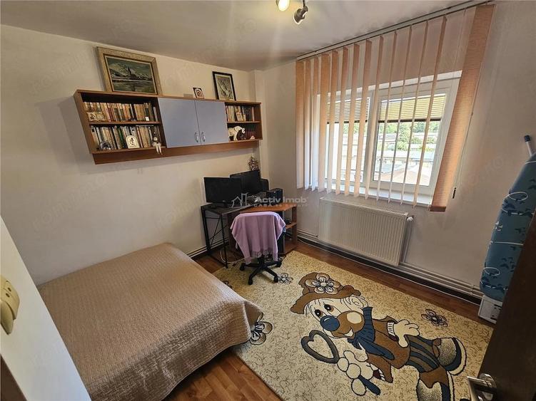 Apartament cu 3 camere semidecomandat în Cuptoare (Reșița)