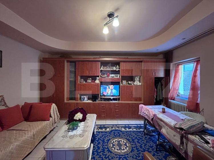 Casa de vanzare - 4 camere - 127 mp - 207 mp teren - ZONA CENTRALA - 2