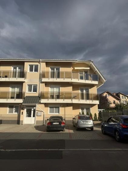 Apartament cu 2 camere decomandat, mobilat în Tractorul