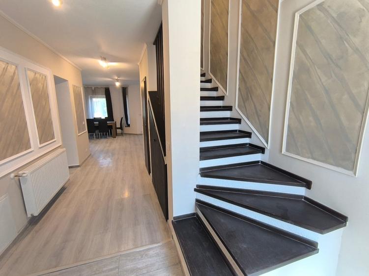 Duplex cu 5 camere cu Canalizare în Dumbrăvița