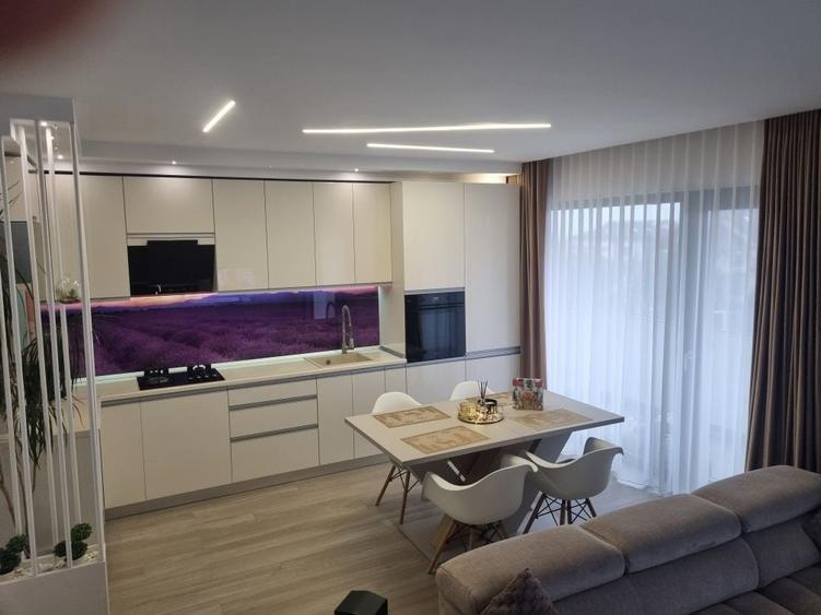 Apartament cu 3 camere decomandat în Românești