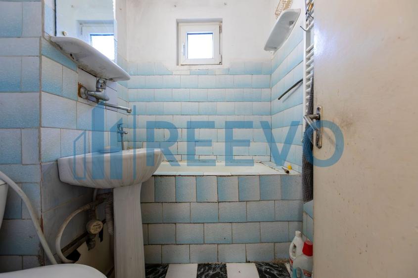 Apartament cu 3 camere semidecomandat, mobilat în Narcisa
