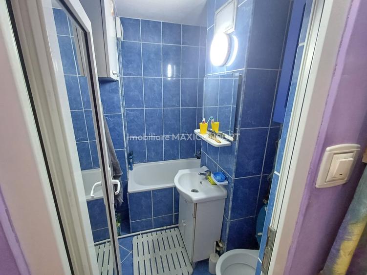 Apartament cu 3 camere semidecomandat în Viziru 1