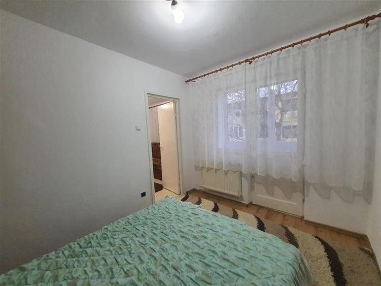Apartament cu 3 camere semidecomandat, mobilat în Central