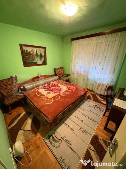 Apartament cu 4 camere decomandat, mobilat în Sângeorgiu de Mureș