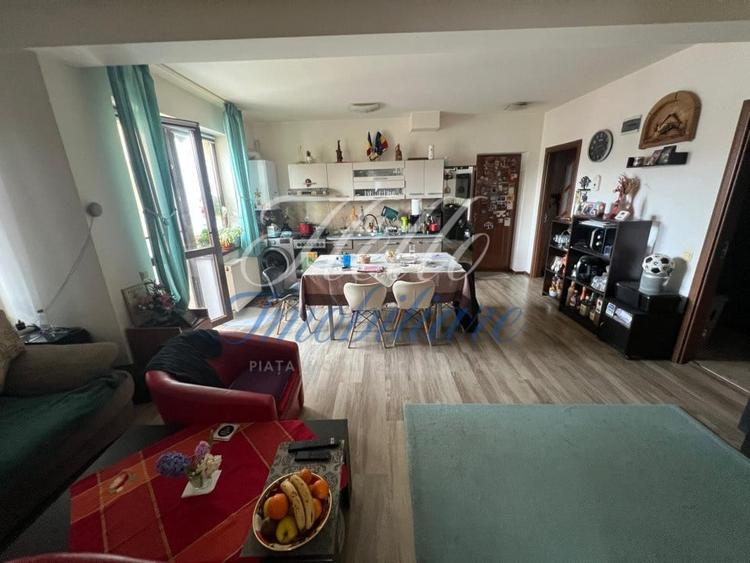 Apartament cu 3 camere semidecomandat, mobilat în Florești