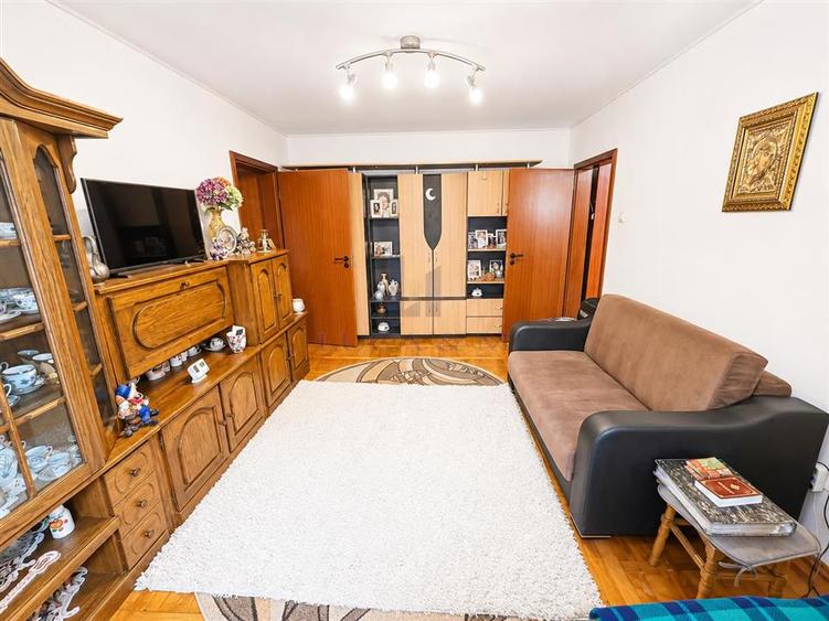 Apartament cu 2 camere semidecomandat în Lipovei
