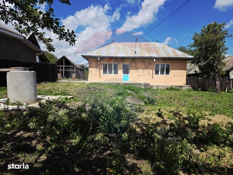 Casă cu 2 camere cu Teren 555 Mp în Botești