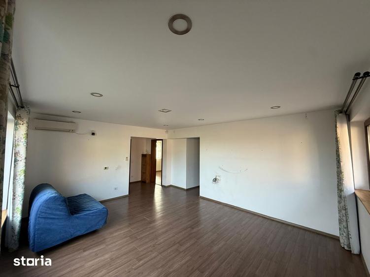 Casă cu 5 camere cu Teren 400 Mp în Blejoi