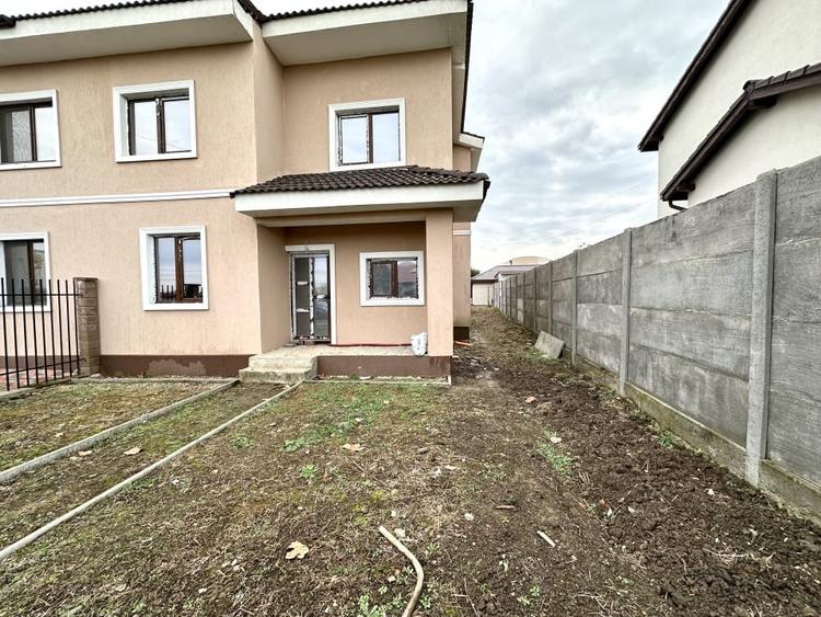 Duplex cu 5 camere cu Canalizare în Dumbrăvița