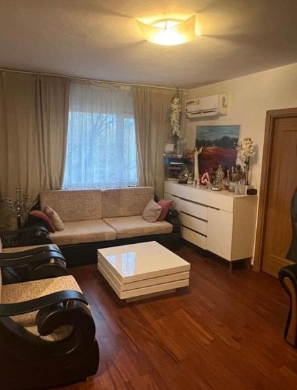 Apartament cu 3 camere semidecomandat, mobilat în Podu Roș