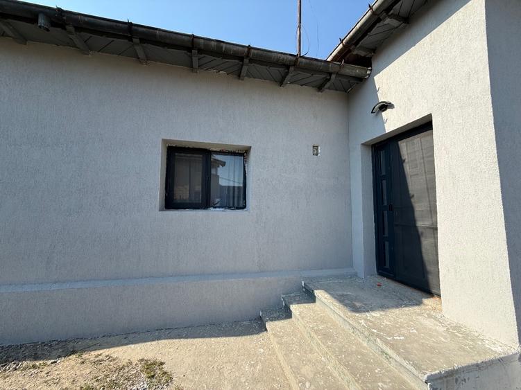 Casă individuală cu 3 camere cu Canalizare în Central