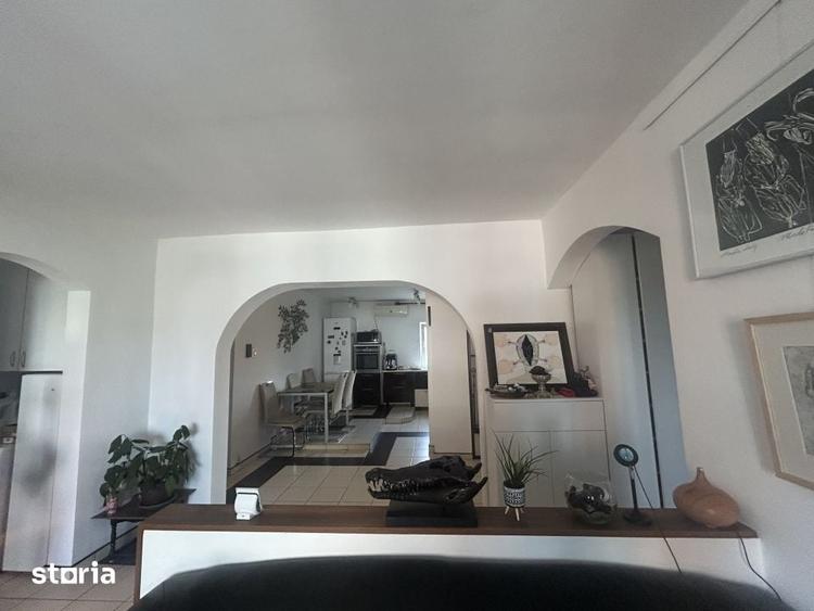 Apartament cu 4 camere decomandat în Plopilor