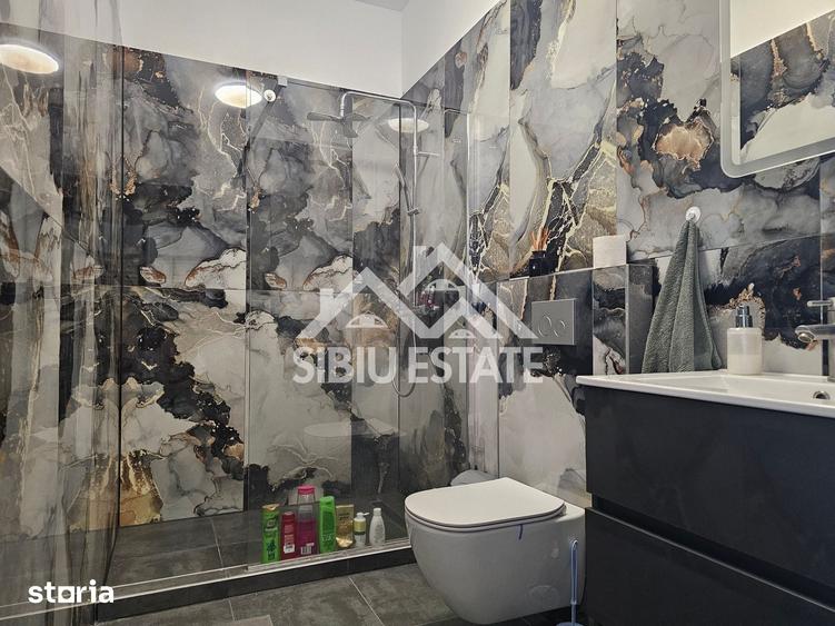 Casă cu 5 camere cu Teren 670 Mp în Roșia