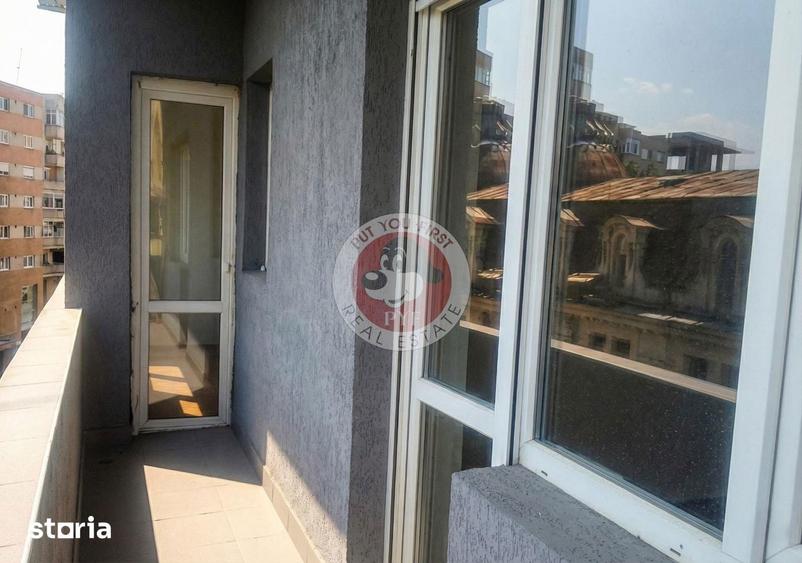 Apartament cu 5 camere decomandat în Romană