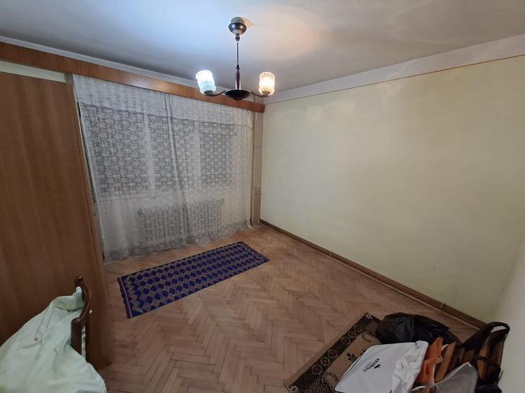 Apartament cu 2 camere semidecomandat, mobilat în Podu Roș