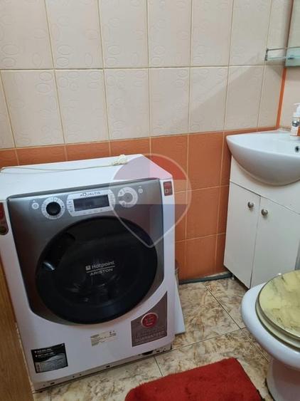 Apartament cu 3 camere semidecomandat în Gara de Est