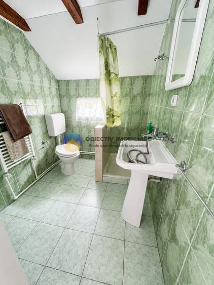 Casă individuală cu 6 camere cu Teren 2088 Mp în Hârtop