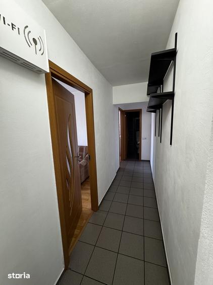 Apartament cu 3 camere decomandat în Tractorul