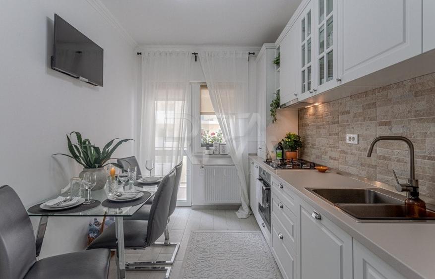 Apartament cu 3 camere decomandat în Metalurgiei
