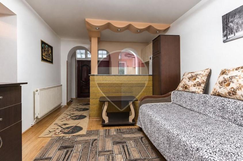 Apartament cu 2 camere semidecomandat, mobilat în Ultracentral