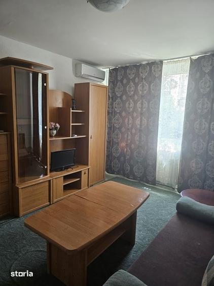 Inchiriez apartament 3 camere - 6