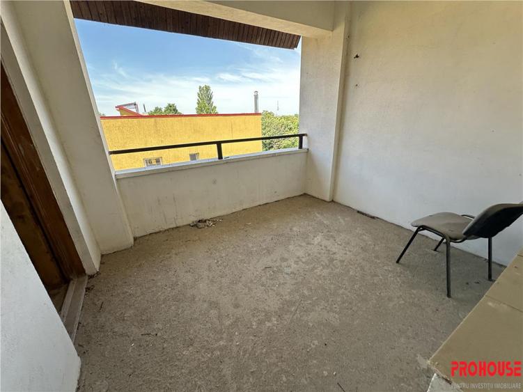 Apartament cu 5 camere decomandat în Sud