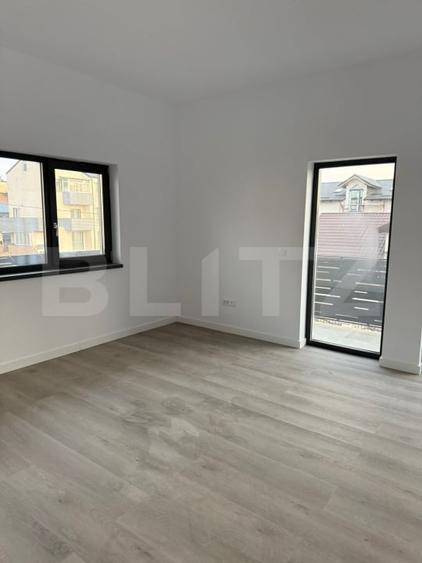 Duplex cu 4 camere cu Canalizare în Bucium