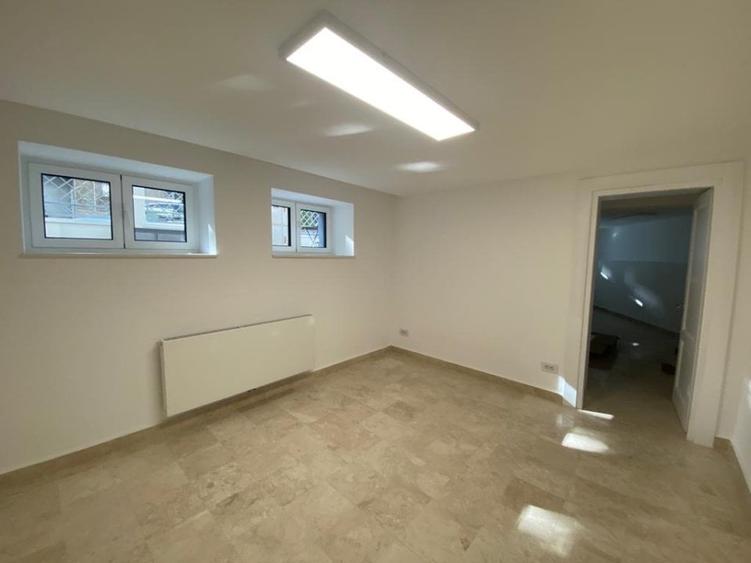Apartament cu 3 camere semidecomandat în Cotroceni