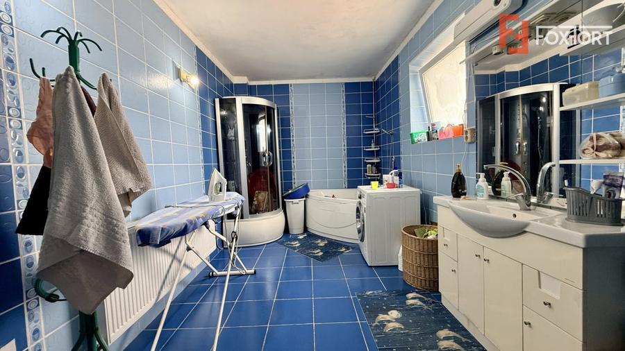 Casă individuală cu 5 camere cu Canalizare în Halânga