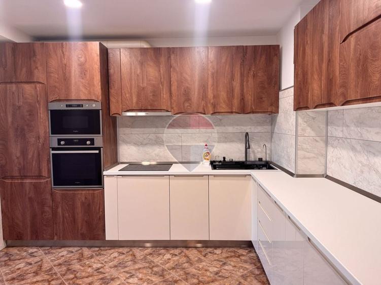 Apartament cu 4 camere în Periferie