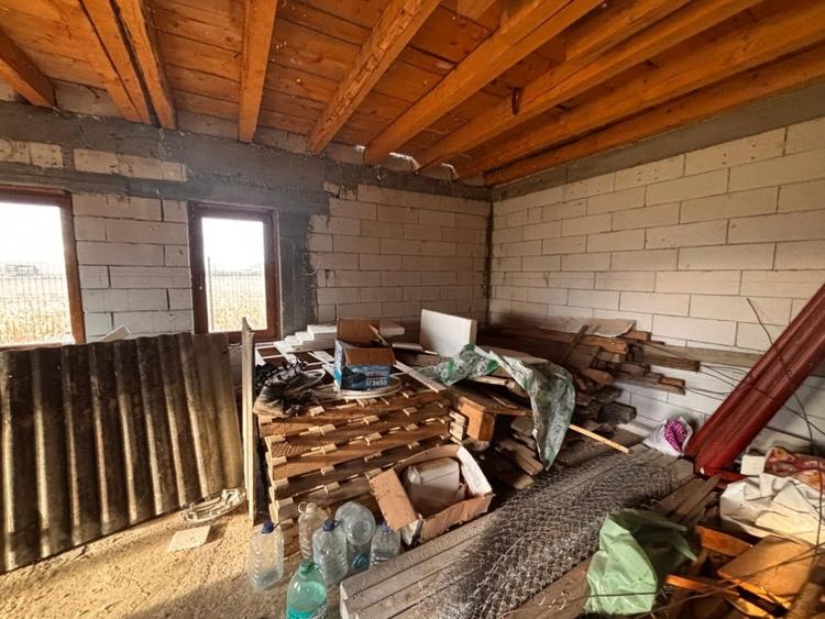 Casă individuală cu 5 camere cu Canalizare în Sud