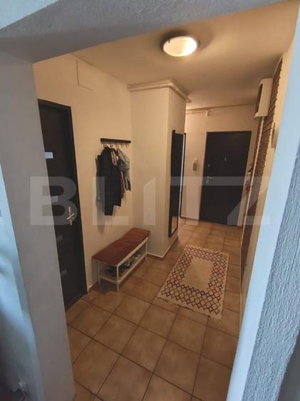 Apartament cu 4 camere semidecomandat, mobilat în Centrul Civic