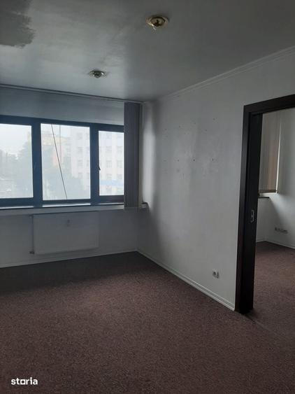 Apartament cu 4 camere decomandat în Romană