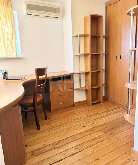 Apartament cu 4 camere decomandat, mobilat în P-ța Unirii