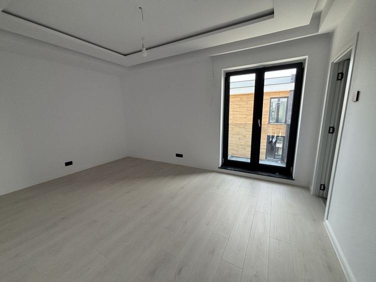Duplex cu 6 camere cu Canalizare în 1 Decembrie 1918