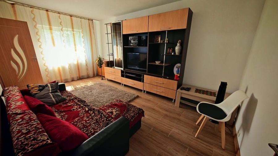 Apartament cu 2 camere decomandat în Lacu