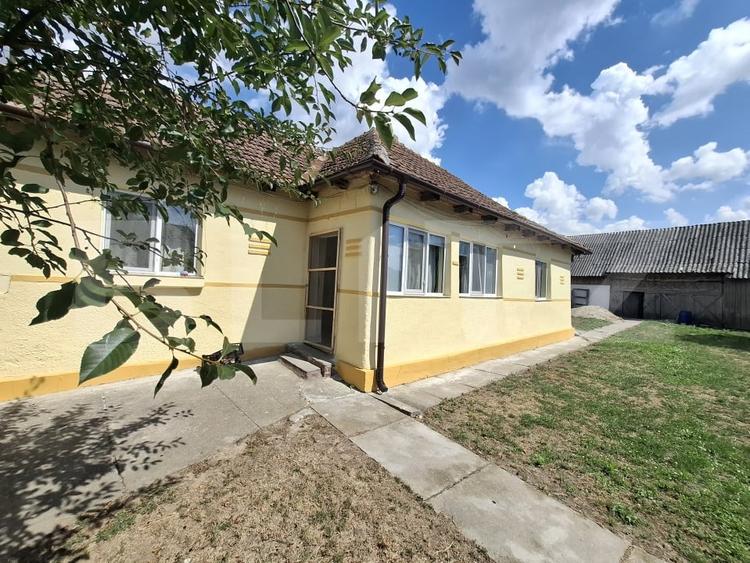 Casă individuală cu 2 camere cu Canalizare în Gelu