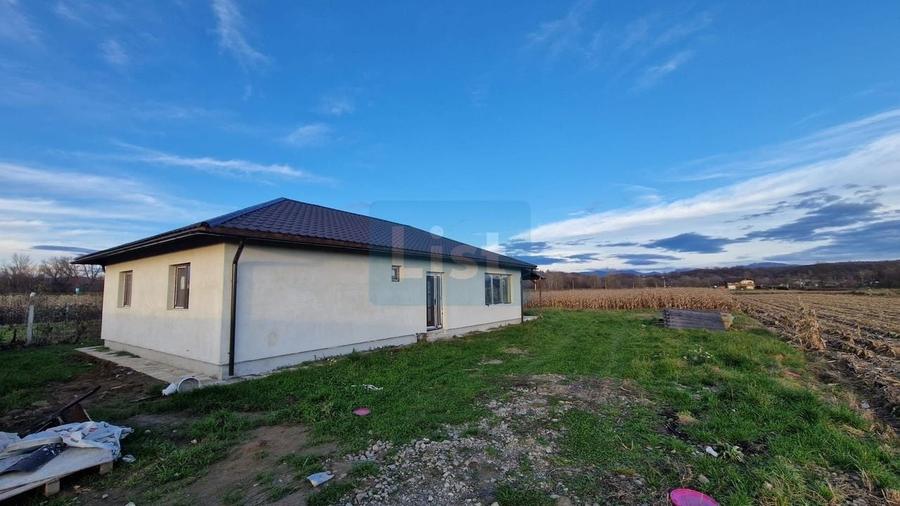 Casă cu 3 camere cu Teren 900 Mp în Cătălina