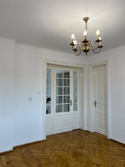 Apartament cu 3 camere semidecomandat în Cotroceni