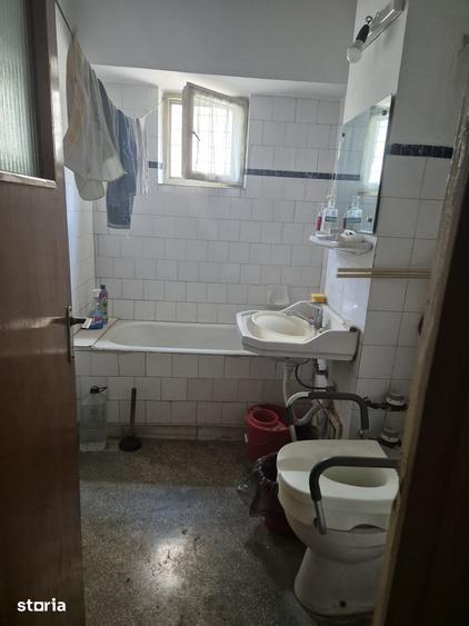 Apartament cu 3 camere decomandat în Vest