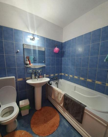 Apartament cu 3 camere semidecomandat în Mărăști